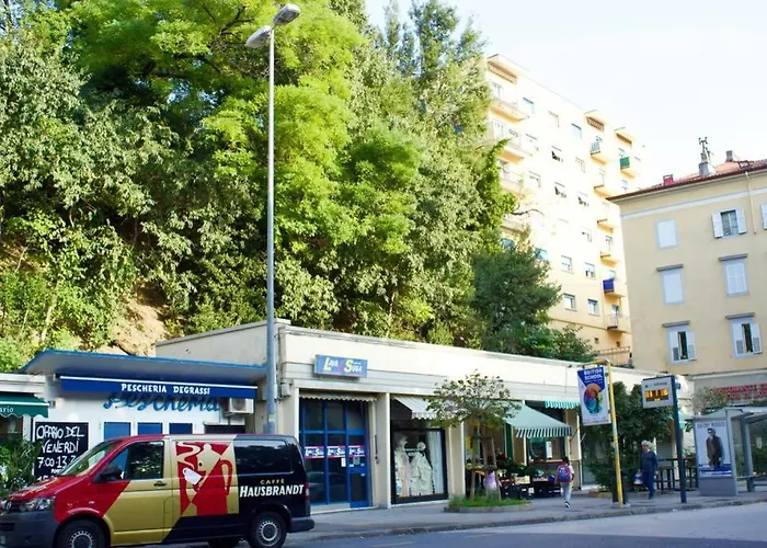 Casa Vacanze La CartolinA